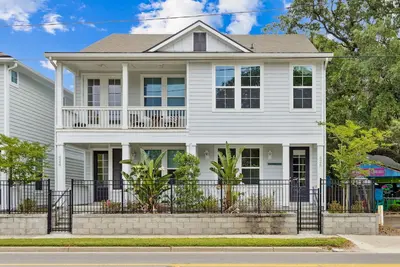Image de Downtown Dream ~ 2 Br, 2. 5 Ba Townhome ~ Centrally Located!