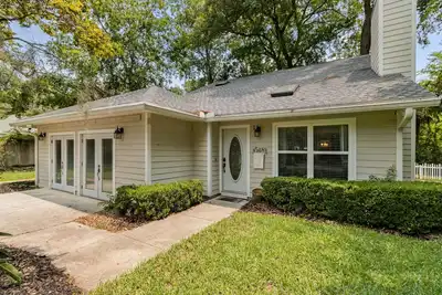 Image de 1716 Blue Heron ~ 3 Br, 2. 5 Ba Home ~ Minutes from Beach!