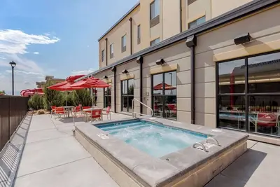 Image de Discover Comfort in 2 Classic Suites Close to Loveland Sports Park
