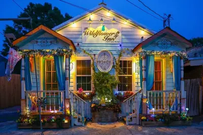 Image de The Wildflower Inn of False River-\nScarlett Rose Suite