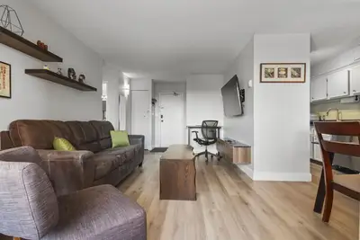 Image de Suite near Downtown / Bmo / Stampede. Free Parking