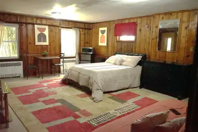 Image de Cozy Retro Guest Suite w/ Private Bath & Entry