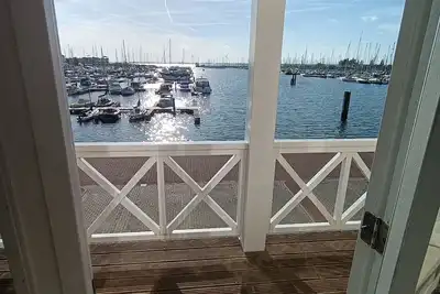 Image de 1st line water front 5 Minutes to the beach and 10 mins to old town center.
