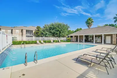 Image de 3 Mi to Owa: Modern Condo w/ Resort Pool!