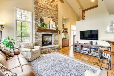 Image de Beach Access & Hot Tub: Retreat in Lake Harmony!