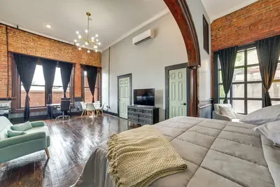 Image de Explore Downtown Marshall: Historic Studio Getaway