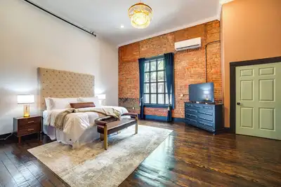 Image de Heart of Downtown Marshall: Boutique Studio Stay!