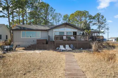 Image de Reel Relaxation-Waterfront 3-bedroom house in Deal Island Historic District