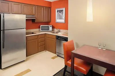 Image de Comfort and Convenience: 2 Studio Queen Rooms w/ Kitchen + Free Breakfast
