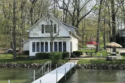 Image de Lake James Red Sands Beach Lake Front Cottage - Family Friendly! !