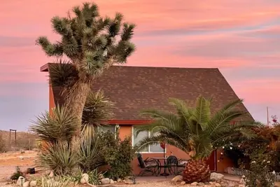 Image de Starlite Casita - Charming Renovated Cabin + Spa