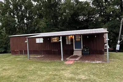 Image de Tiny cabin in the country