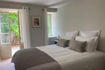 Image de Appartement tout confort, au cœur d'un village viticole, face au château