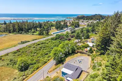 Image de 4-bedroom house in Smith River near the beach, fishing, and Redwoods