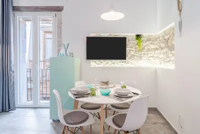 Image de Appartement \"White\" avec balcon, Wi-Fi et climatisation