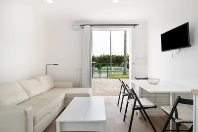 Image de Appartement \"Suite 5 In Natural Park\" avec piscine partagée, Wi-Fi et climatisation