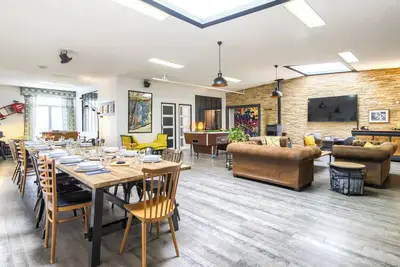 Image de Maison de vacances 'An Alré - Piscine - Spa - Ciné' avec piscine privée, terrasse privée et Wi-Fi