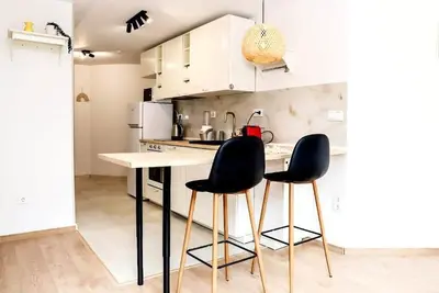 Image de Sophie Studio - Top center, Cozy & Work-Friendly near Aubg, Free streaming