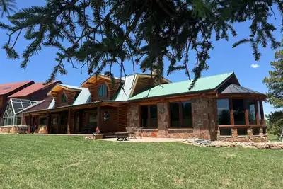 Image de Pine Grove Estate: Beautiful Log home on 40 acres with fantastic Mountain Views