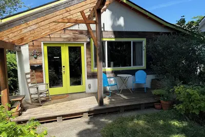 Image de Charming cottage in walkable/ bikable ‘hood to shops and restaurants w/ WiFi, Ac