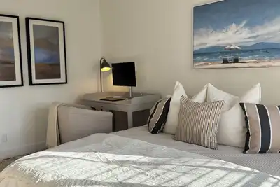 Image de Charming 3-Bedroom, 1-Bath Upstairs Unit in Newport Beach - Pet Friendly!