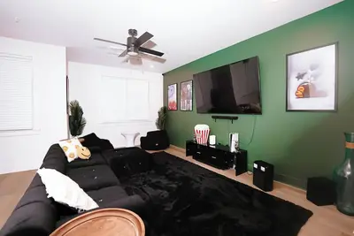 Image de Urban Stylish 4 Story Townhome in Downtown Atlanta with Rooftop + 2 car garage