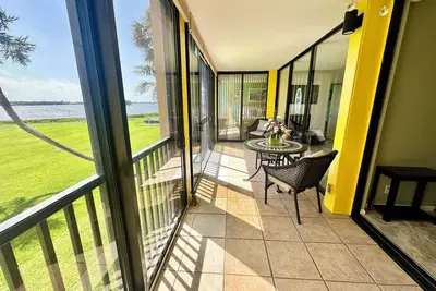 Image de 2/2 second-floor condo at Fairwinds Cove