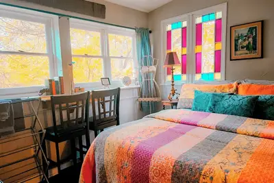 Image de Escape from the Ordinary in a Quirky Eurekan Cottage, WiFi & Ac- Sam's Workshop