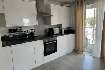 Image de Bright ensuite Private Room in 2br Apt – Singles, couples, families allowed