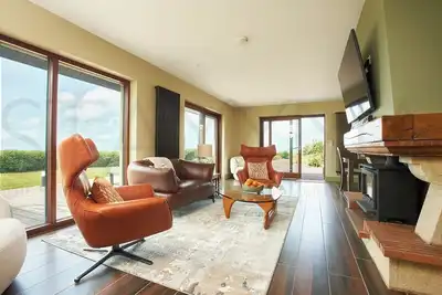 Maharee Lodge, stunning holiday home