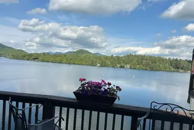 Image de 2-bedroom apartment on Main Street with lakeside view