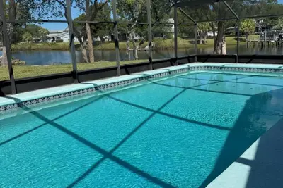 Image de New Vrbo. . . 2025 open dates-New 4/3 with heated pool, dock, kayaks, outdoor space