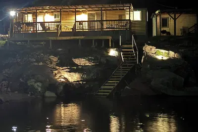 Image de Dockside Cabin- waterfront, kayaking, fishing, swimming