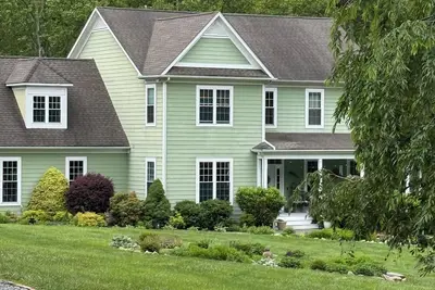 Image de 4-bedroom country home on 5 acres in peaceful Barboursville, no chemical hot tub