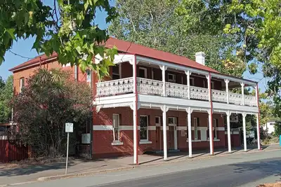 Image de Gather & Stay: The Honeysuckle Inn - Sleeps 14 in Style