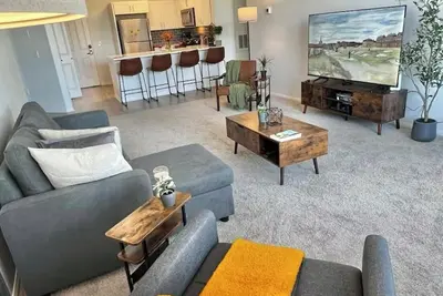 Image de Cozy Luxurious Spacious Apt w/ Valley View, Attached Garage, Pool, 24-Hour Gym, 3 Tv