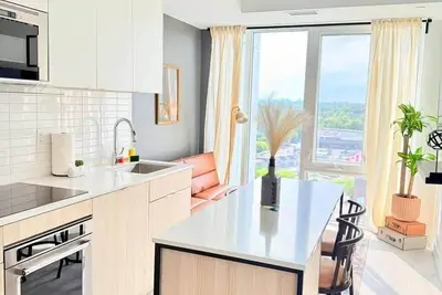 Image de Modern 1br Condo in Port Credit – Steps to Lake