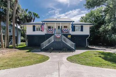 Image de Edisto Sugar Shack | Pet-Friendly 4br w/ Fenced Yard & Easy Walk to Beach Access