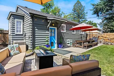 Image de New! Cheerful Dog Friendly 1937 Cottage with Superb Outdoor Amenities! Bbq, Bikes, Cornhole & More!