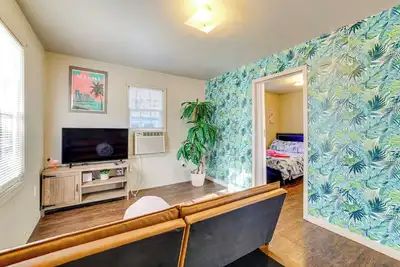 Image de 1 Mi to Town: Colorful & Cozy Home in Miami!