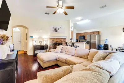 Image de 6 Mi to Historic Granbury Square: Home w/ Patio