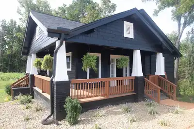 Image de Salisbury Wellness Retreat! Country Calm & City Convenience w Cal King Suite, Office +20% off!