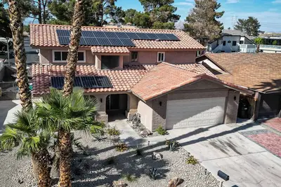 Image de Spacious Lux Estate l 8 mins to Strip