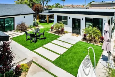 Image de Surf City Soiree modern Villa