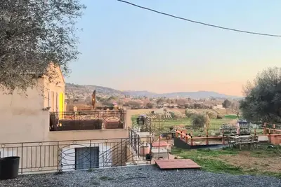 Image de Villa profitant de la beauté de la campagne et proche de tout