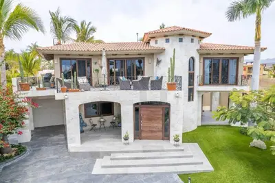 Image de Stunning 3-Bedroom Villa in Exclusive La Jolla | Private Pool + Jacuzzi