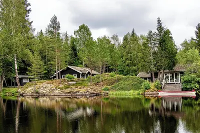 Image de Large cottage by its own lake, sauna, jetty, canoe, etc.
