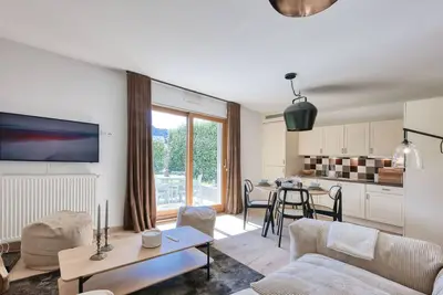 Image de Charmant appartement rénové au centre avec jardin et parking, idéal pour 4 personnes
