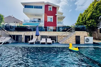 Image de VİLLA KİNG With Heated Pool 6-bedroom and 4-bathroom Luxury Villa+suıt rooms