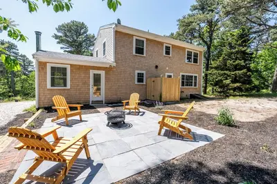 Image de Charming Garrison Colonial Home in Wellfleet